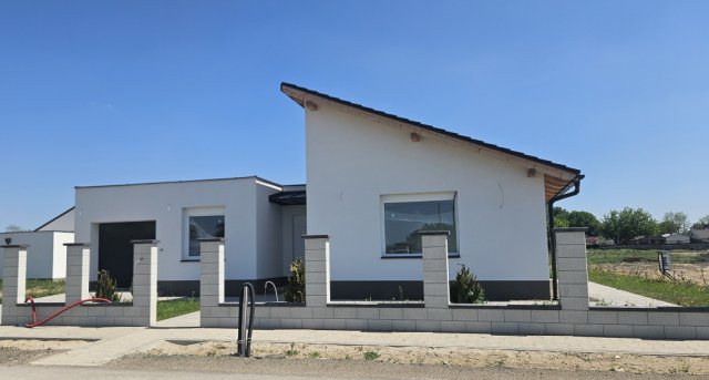 Eladó családi ház, Sződön 173.2 M Ft, 4 szobás