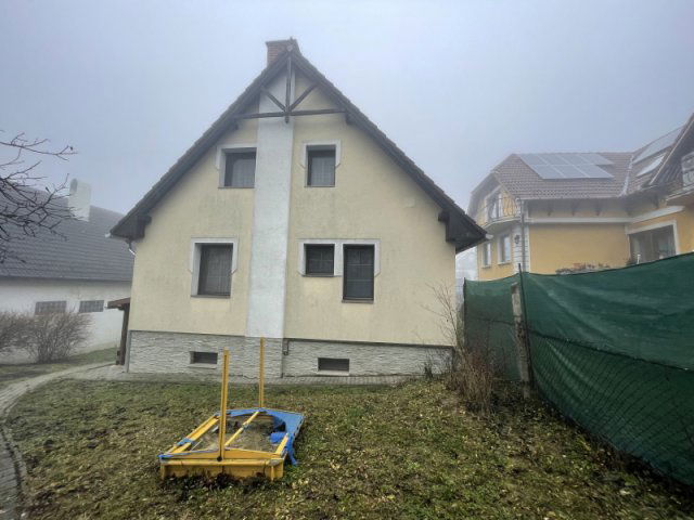 Eladó családi ház, Felsőörsön 158 M Ft, 5+1 szobás