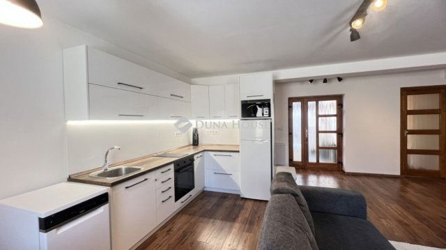 Eladó családi ház, Egerben 72.9 M Ft, 1+2 szobás