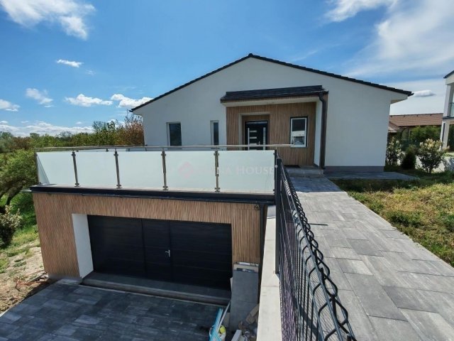 Eladó családi ház, Siófokon 199.9 M Ft, 6 szobás