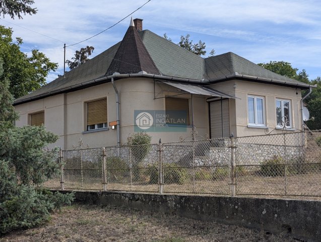 Eladó családi ház, Hegymegen 38 M Ft, 4 szobás