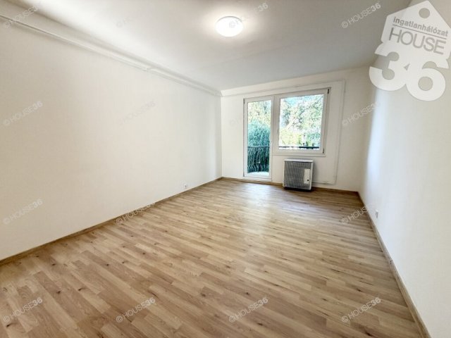 Eladó téglalakás, Jászberényben 41.9 M Ft, 2 szobás
