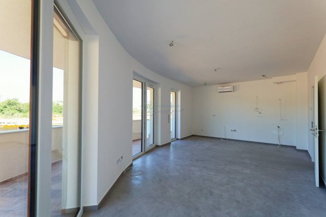 Eladó téglalakás, Szegeden 100 M Ft, 1+2 szobás