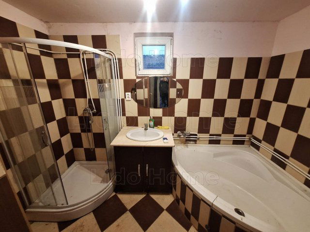 Eladó családi ház, Kisbajomon 7.99 M Ft, 2+1 szobás