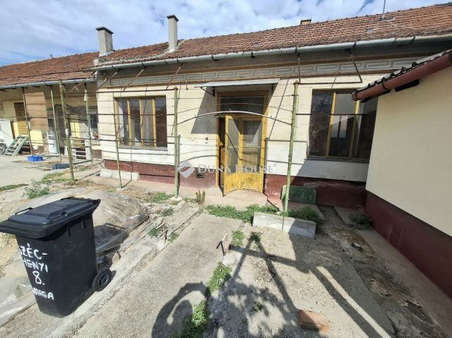Eladó családi ház, Kiskunfélegyházán 14.99 M Ft, 2 szobás