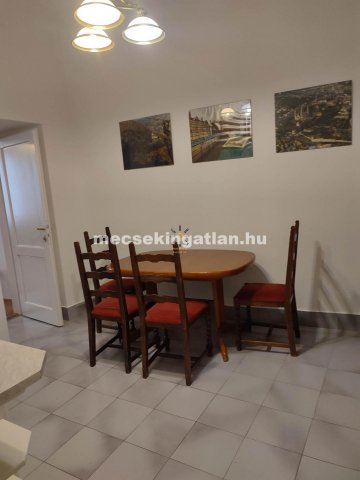 Kiadó téglalakás, albérlet, Pécsett 250 E Ft / hó, 2 szobás