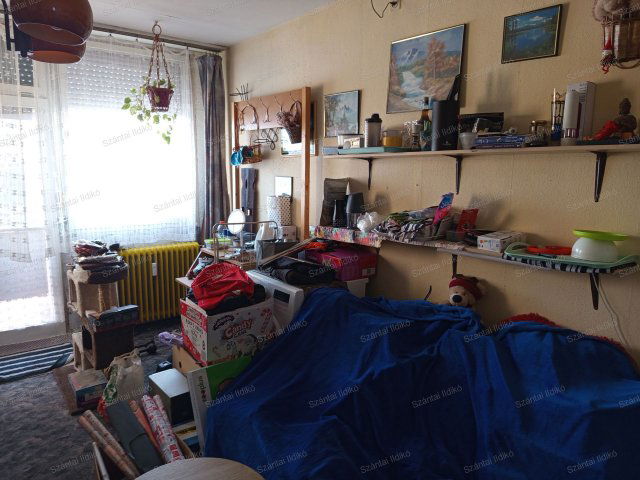 Eladó panellakás, Szolnokon 25.9 M Ft, 3 szobás