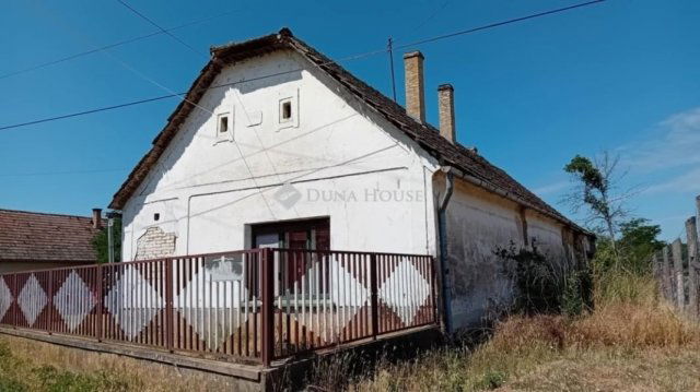 Eladó családi ház, Pincehelyen 9.9 M Ft, 2 szobás