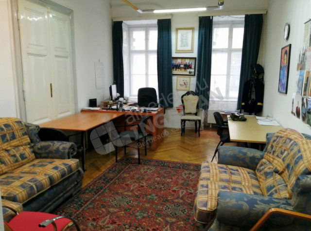 Kiadó téglalakás, albérlet, V. kerületben, Semmelweis utcában