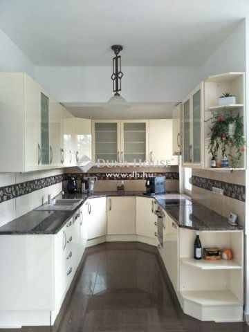 Eladó családi ház, Budapesten, II. kerületben 350 M Ft, 7 szobás