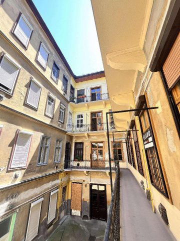 Eladó téglalakás, Budapesten, VI. kerületben 59.9 M Ft, 2 szobás