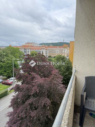 Eladó téglalakás, Pécsett 31.9 M Ft, 1 szobás