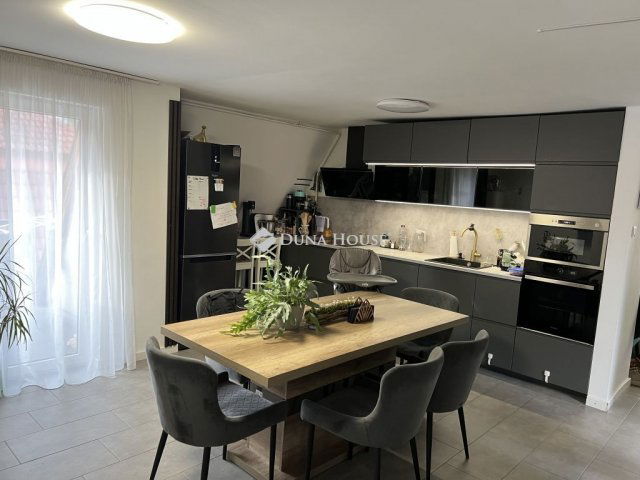 Eladó téglalakás, Törökbálinton 89.99 M Ft, 3 szobás