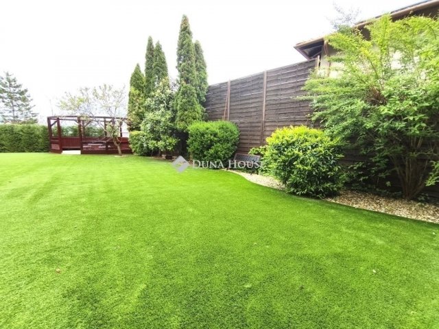 Eladó családi ház, Pilisszentivánon 265 M Ft, 7 szobás