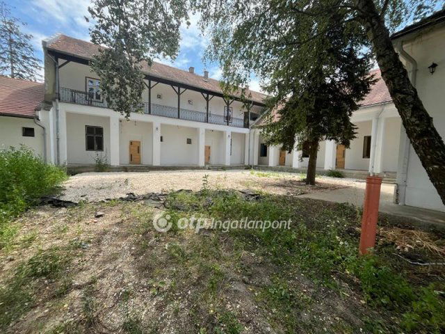 Eladó családi ház, Szécsényen 141.9 M Ft, 15 szobás