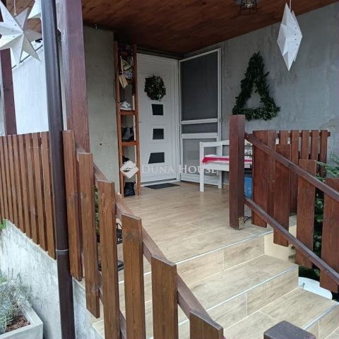 Eladó nyaraló, Tápiószentmártonon 30 M Ft, 3 szobás