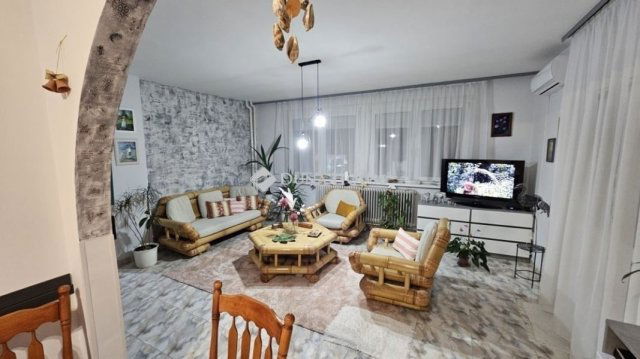 Eladó családi ház, Székesfehérvárott 135 M Ft, 5 szobás