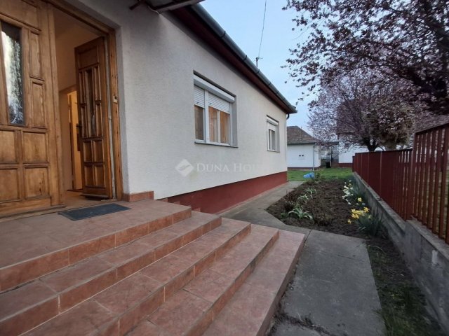 Eladó családi ház, Berettyóújfaluban 69 M Ft, 3 szobás