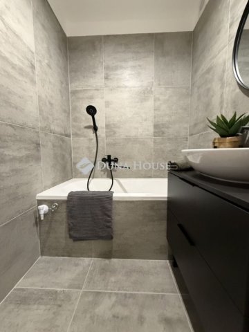 Eladó panellakás, Pécsett 51.9 M Ft, 2 szobás