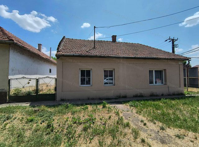 Eladó családi ház, Fegyverneken 4.95 M Ft, 3 szobás