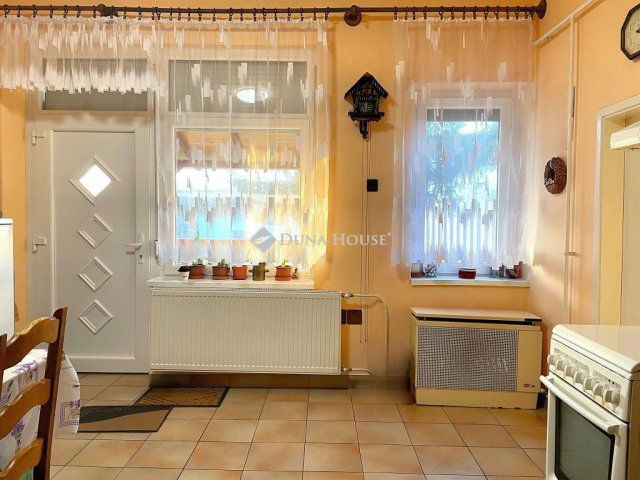 Eladó családi ház, Mohácson 87.2 M Ft, 7 szobás