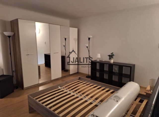 Kiadó téglalakás, albérlet, V. kerületben, Aulich utcában