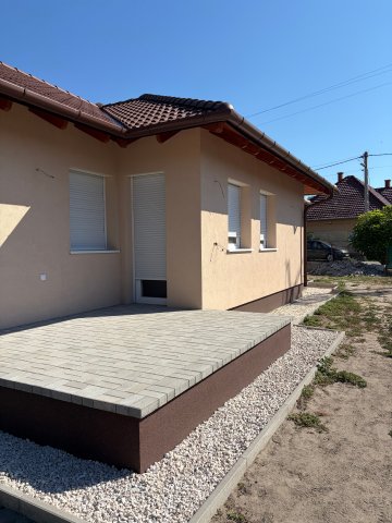 Eladó családi ház, Bugyin 96 M Ft, 3 szobás