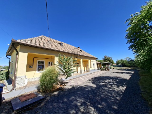 Eladó családi ház, Poroszlón 42 M Ft, 3 szobás