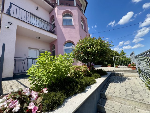 Eladó hotel, Zalakaroson 239 M Ft, 10+4 szobás