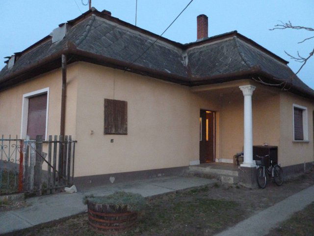 Eladó családi ház, Pilisen 39.99 M Ft, 3 szobás