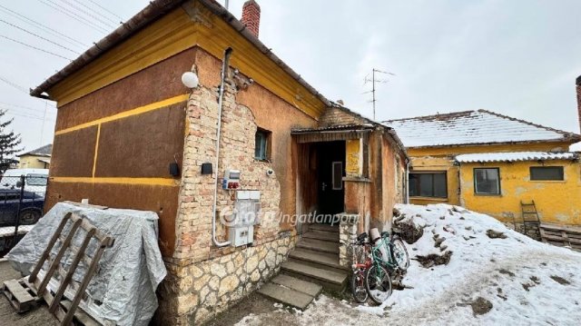 Eladó családi ház, Pápán 34.9 M Ft, 2+1 szobás