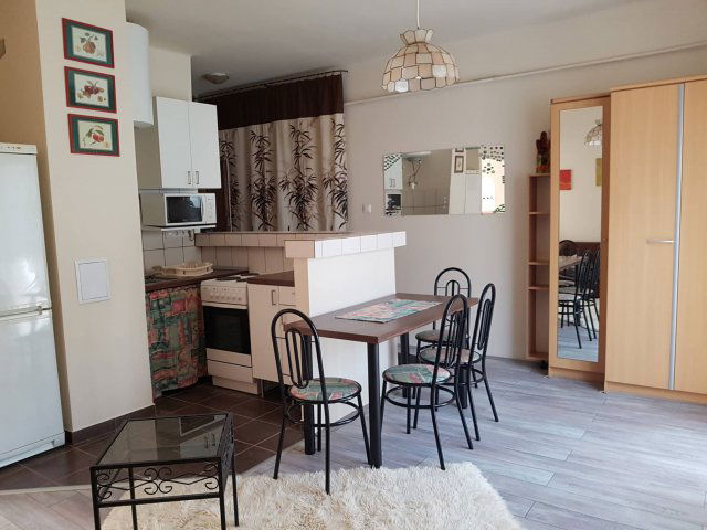 Kiadó téglalakás, albérlet, Pécsett 180 E Ft / hó, 2 szobás