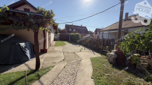 Eladó családi ház, Kecskeméten 33.9 M Ft, 1 szobás