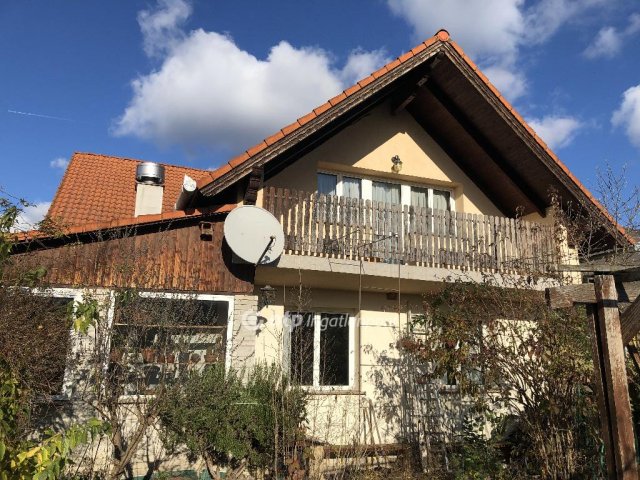 Eladó családi ház, Ajkán 129.9 M Ft, 6 szobás