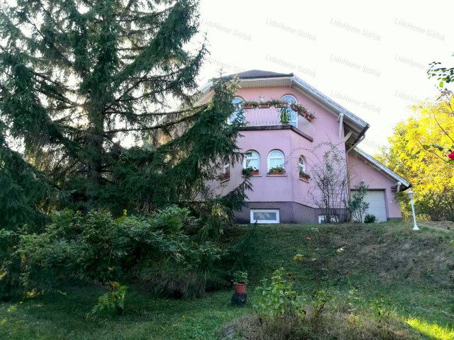 Eladó nyaraló, Siófokon 149.9 M Ft, 20+1 szobás