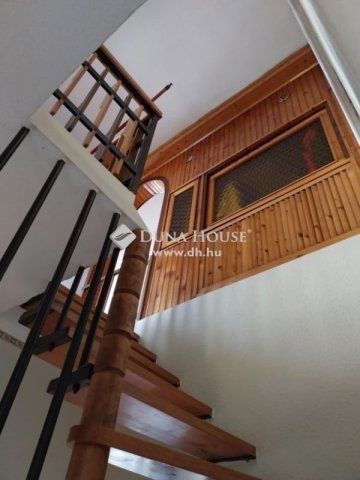 Eladó családi ház, Vecsésen 119.9 M Ft, 5 szobás