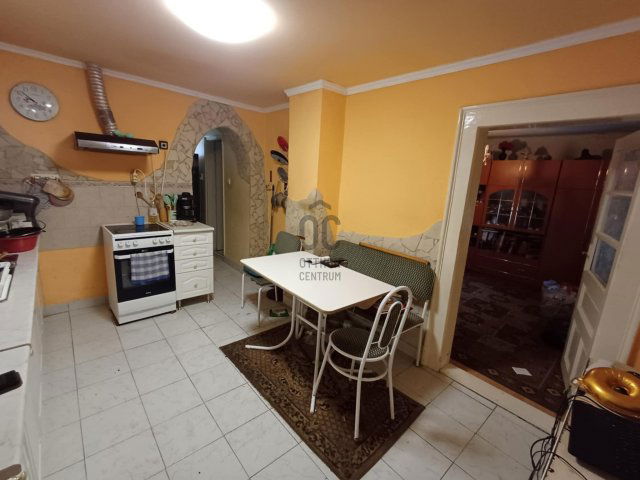 Eladó ikerház, Debrecenben 30 M Ft, 1 szobás