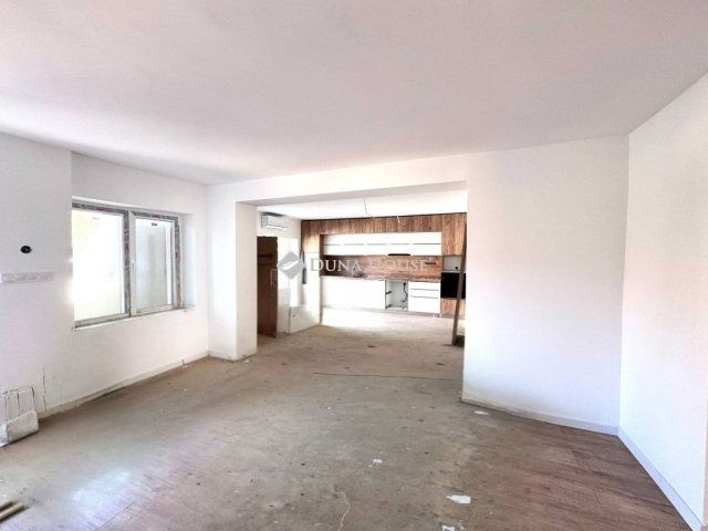 Eladó téglalakás, Pécsett 98.5 M Ft, 4 szobás