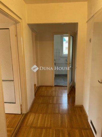 Eladó panellakás, Budapesten, III. kerületben 79.99 M Ft