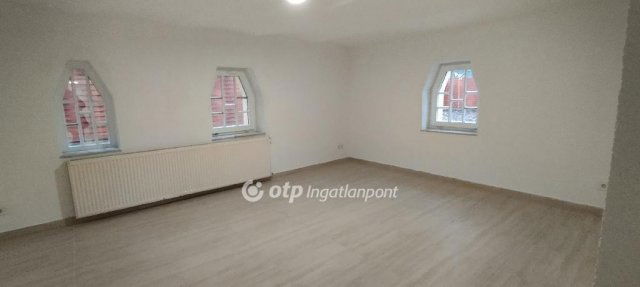 Eladó családi ház, Jászberényben 75 M Ft, 5 szobás