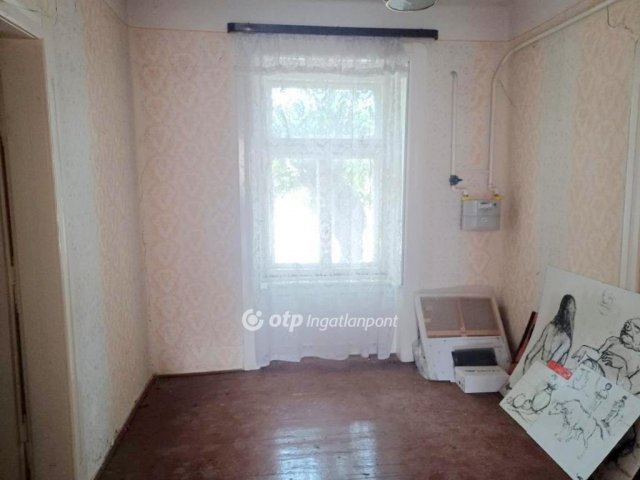 Eladó családi ház, Kisújszálláson 8.5 M Ft, 3 szobás