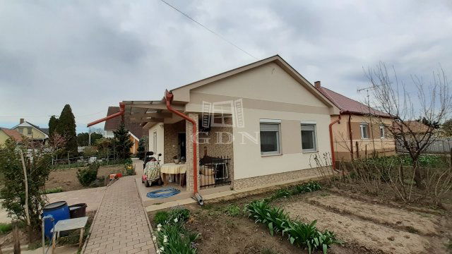 Eladó családi ház, Debrecenben 78.56 M Ft, 1 szobás