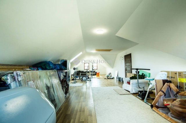 Eladó családi ház, Zamárdiban 420 M Ft, 11 szobás