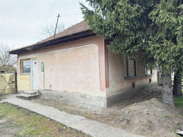 Eladó családi ház, Tenken 12.49 M Ft, 2 szobás