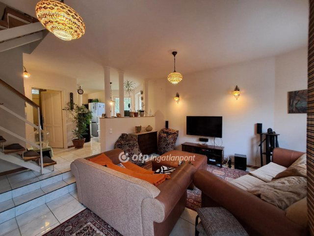 Eladó téglalakás, Szegeden 135 M Ft, 4 szobás