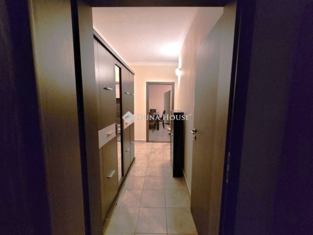 Eladó panellakás, Pécsett 45 M Ft, 2 szobás