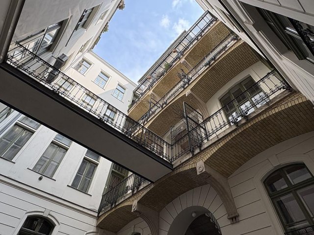 Eladó téglalakás, Budapesten, VI. kerületben, Andrássy úton