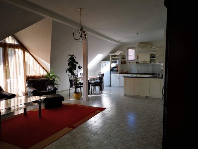 Kiadó téglalakás, albérlet, Ürömön, Fő utcában, 3+1 szobás