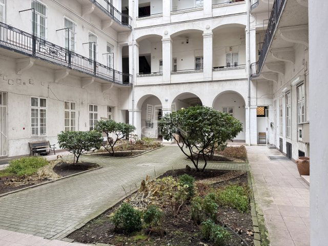 Eladó téglalakás, Budapesten, V. kerületben 145 M Ft, 2 szobás