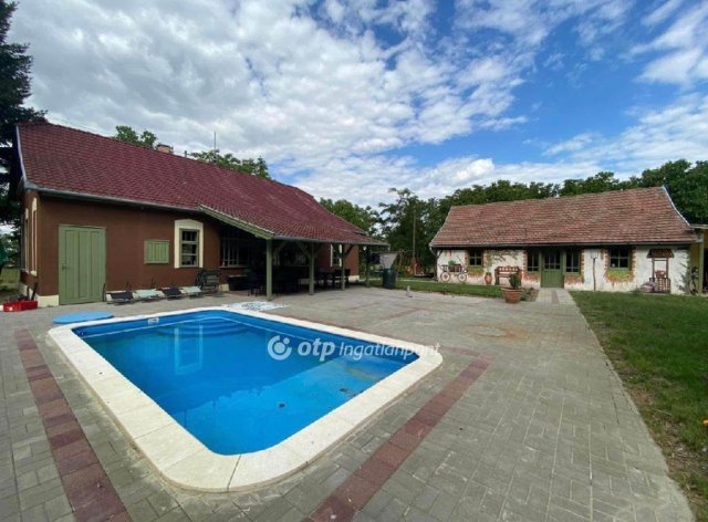 Eladó nyaraló, Kocséren 79.9 M Ft, 6 szobás